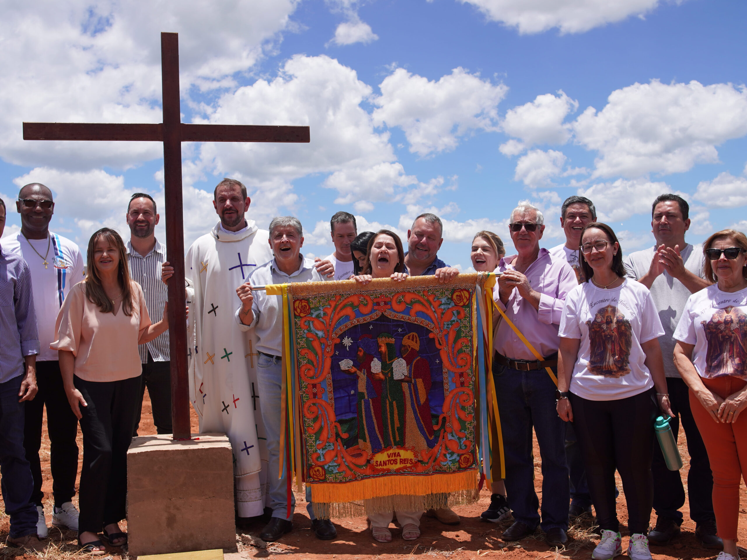 Leia mais sobre o artigo Nova Igreja de Santos Reis teve à pedra fundamental abençoada em Romaria