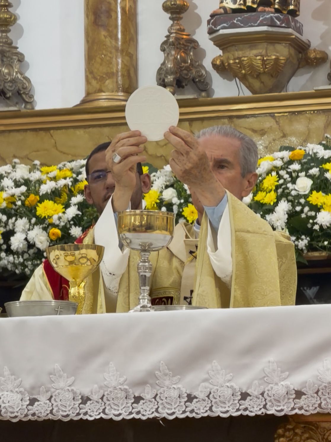 Leia mais sobre o artigo Dom Paulo Mendes Peixoto celebra 75 anos de vida e 20 anos de ministério episcopal em Uberaba