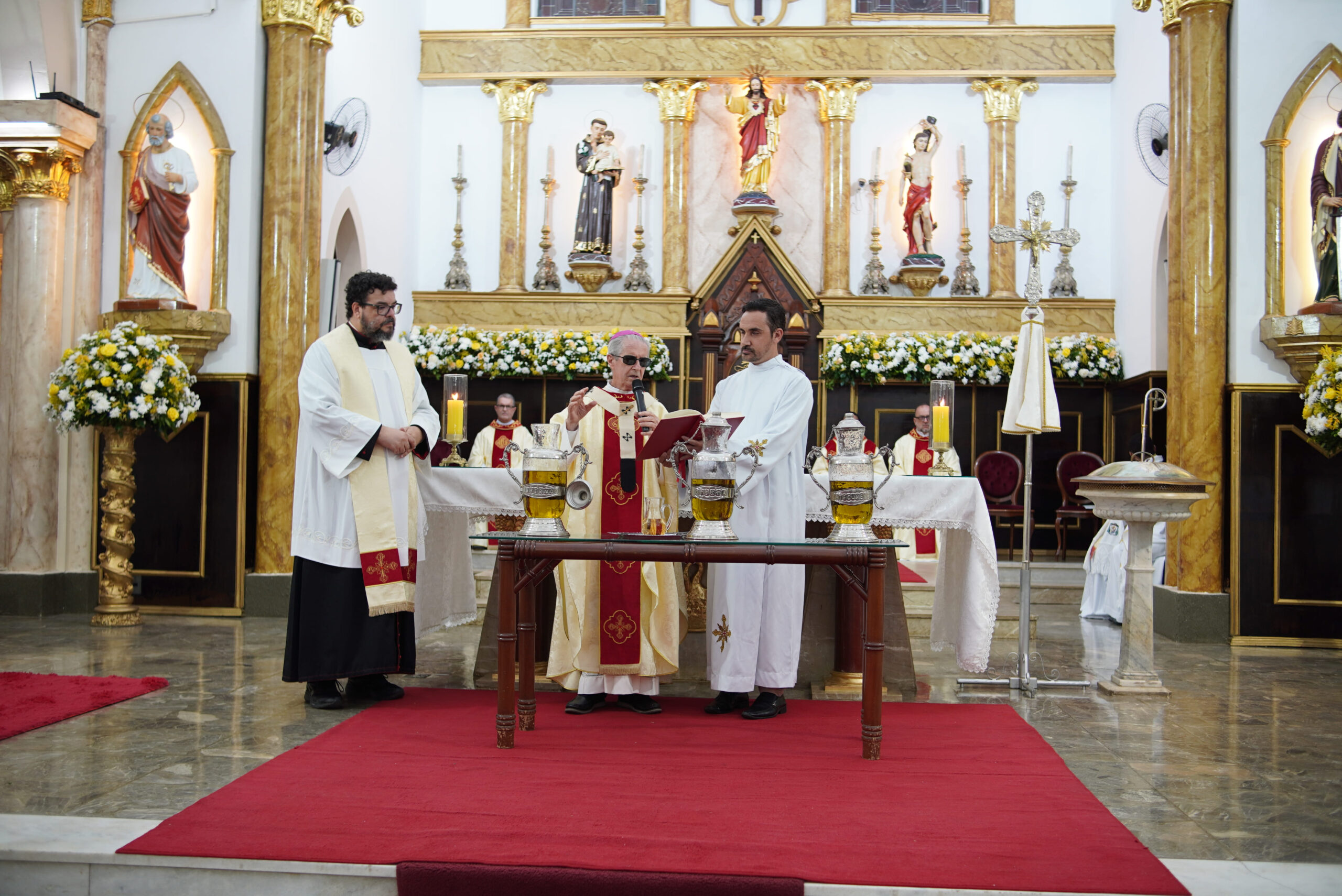 Leia mais sobre o artigo Celebração da Missa dos Santos Óleos reforça unidade da Igreja em Uberaba